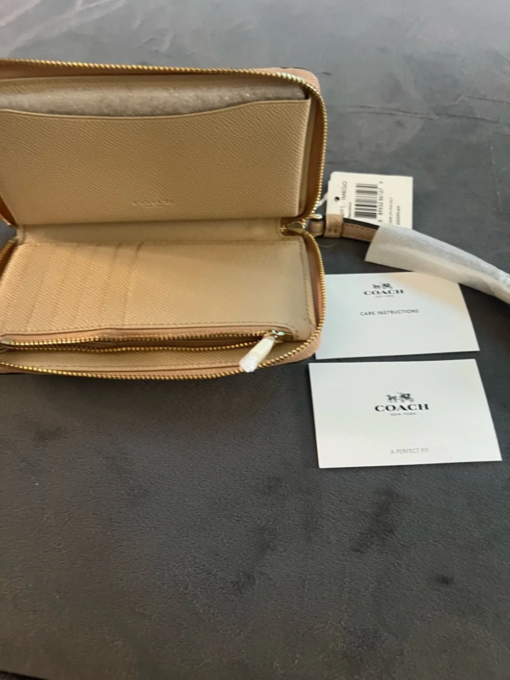 NWT Coach Zip Around Wallet in Light Taupe - Picture 3 of 8